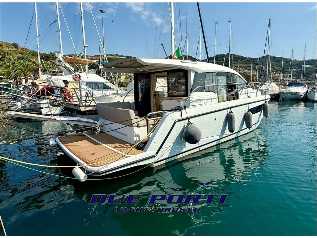 Sealine C330