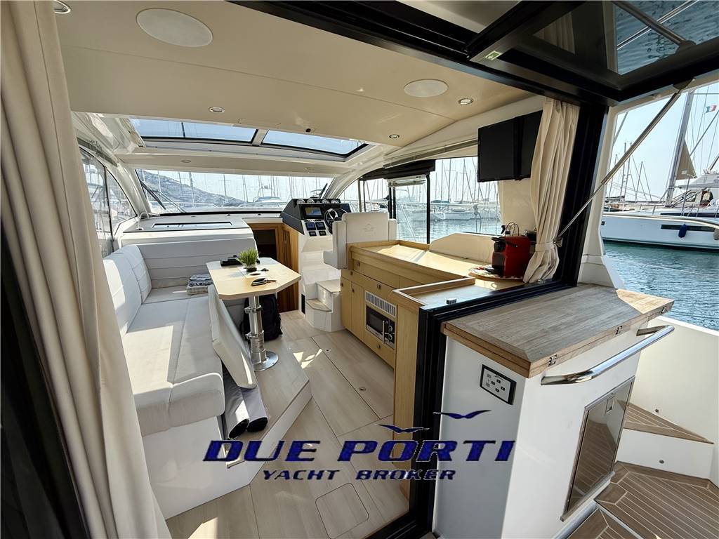 Sealine C330