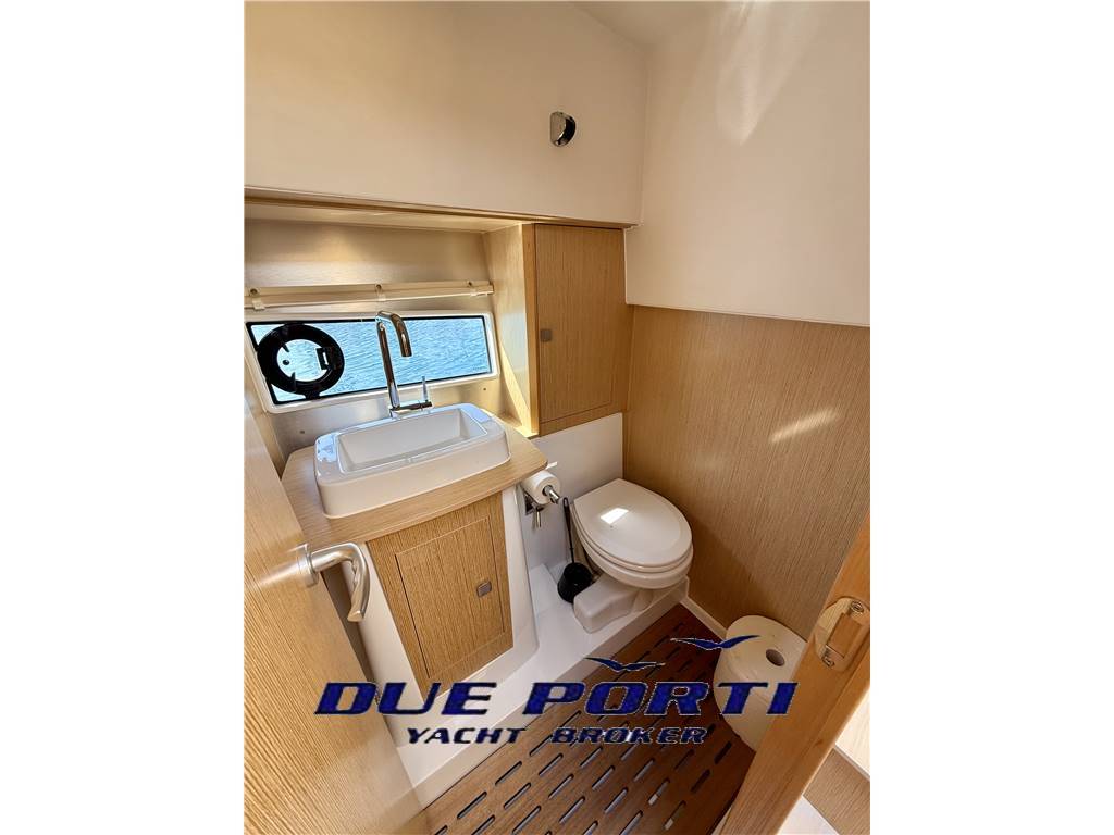 Sealine C330