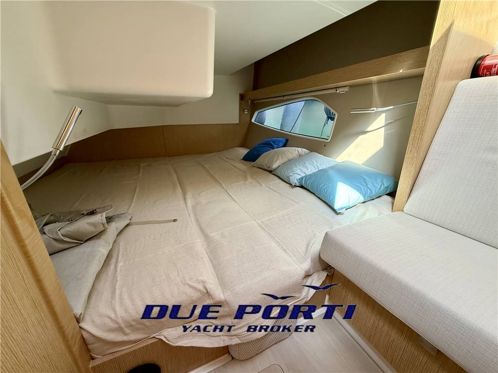 Sealine C330