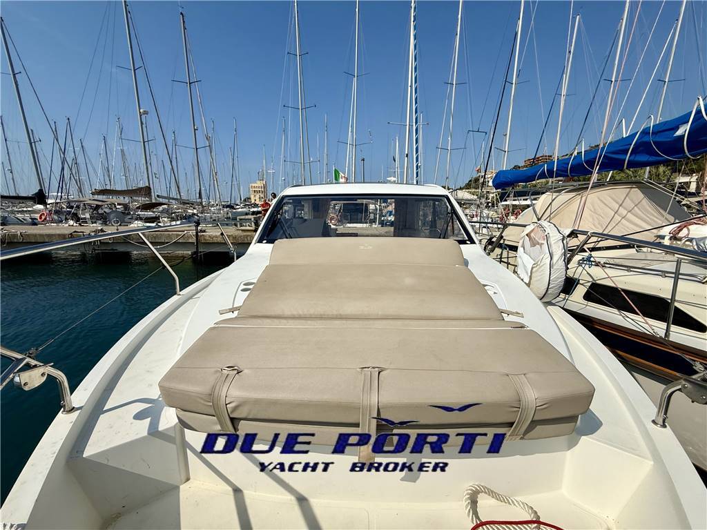 Sealine C330