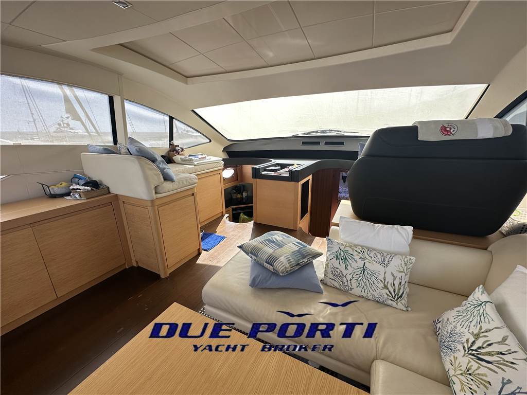 Pershing 64