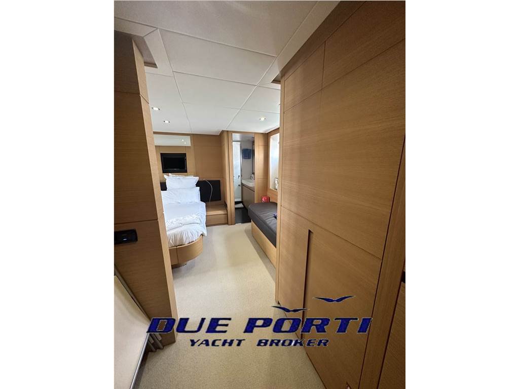 Pershing 64