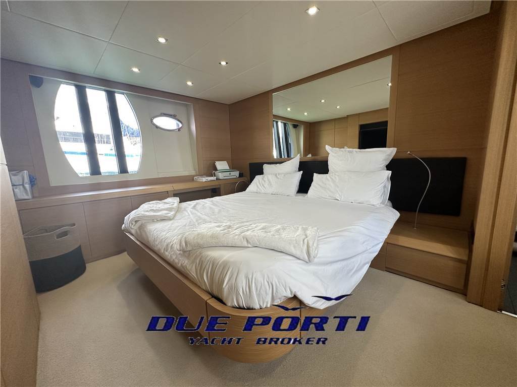 Pershing 64