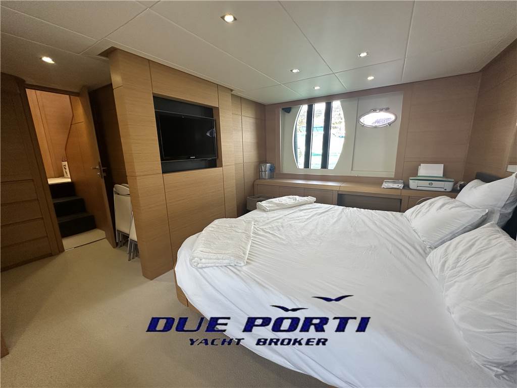 Pershing 64