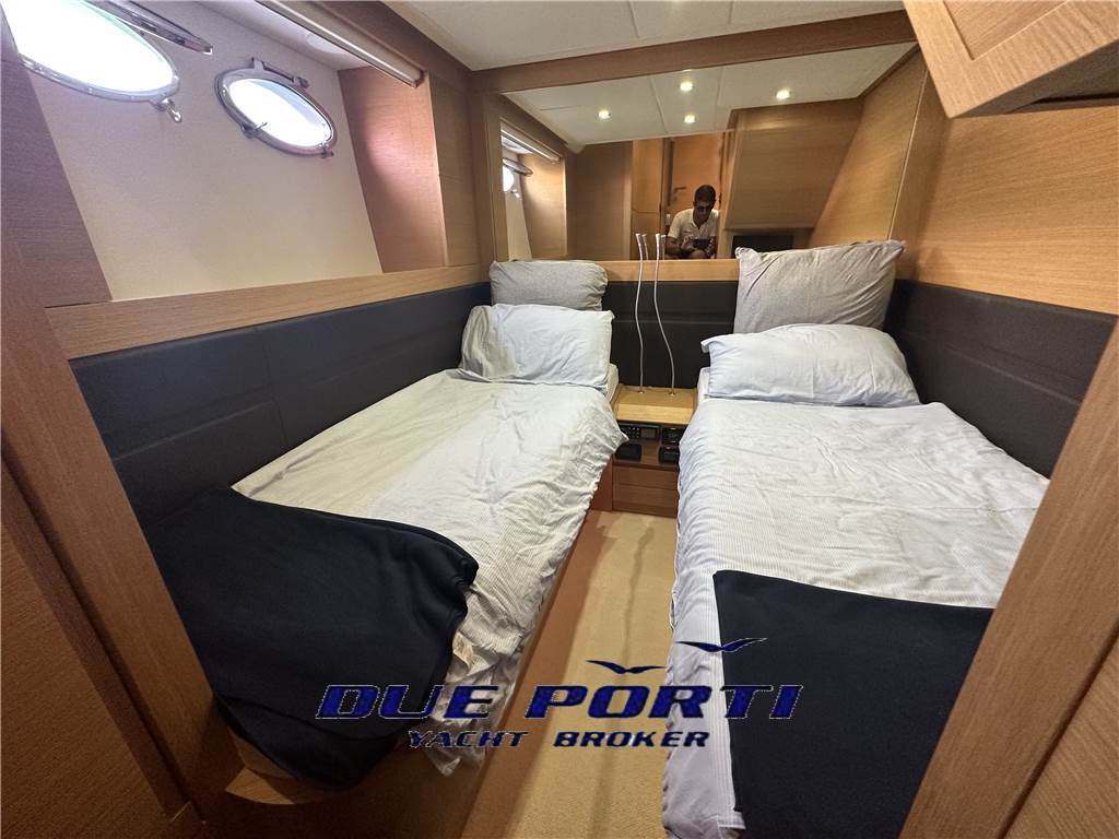 Pershing 64