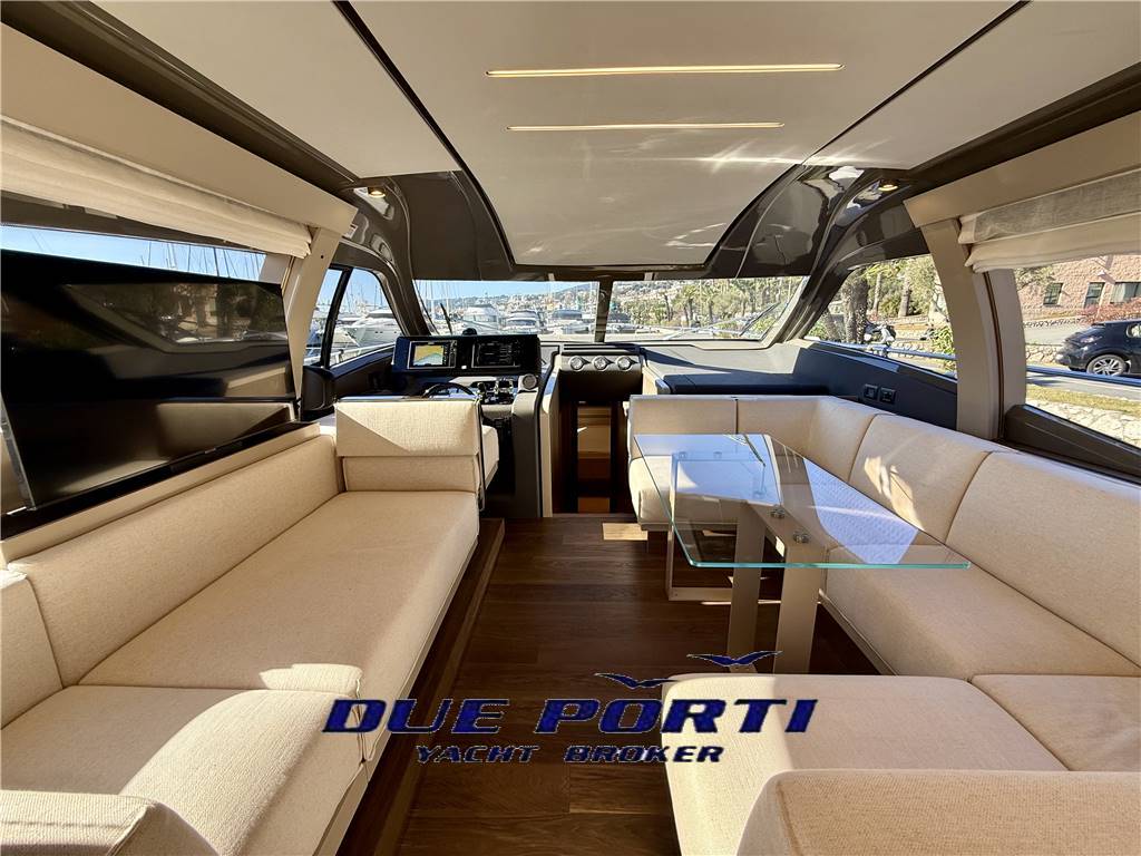 Ferretti 550