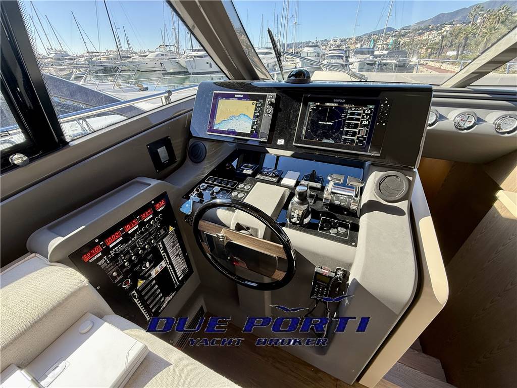 Ferretti 550