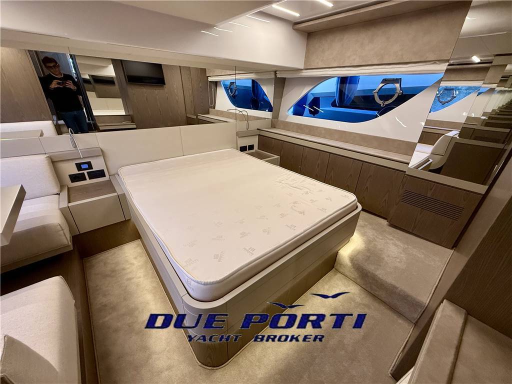 Ferretti 550