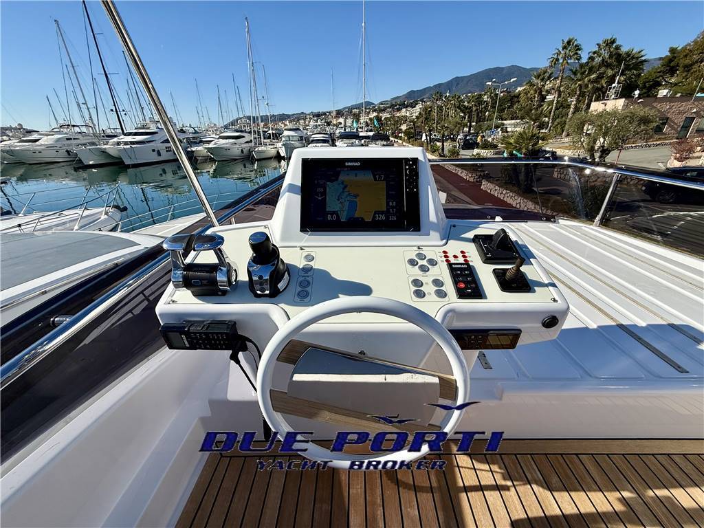 Ferretti 550