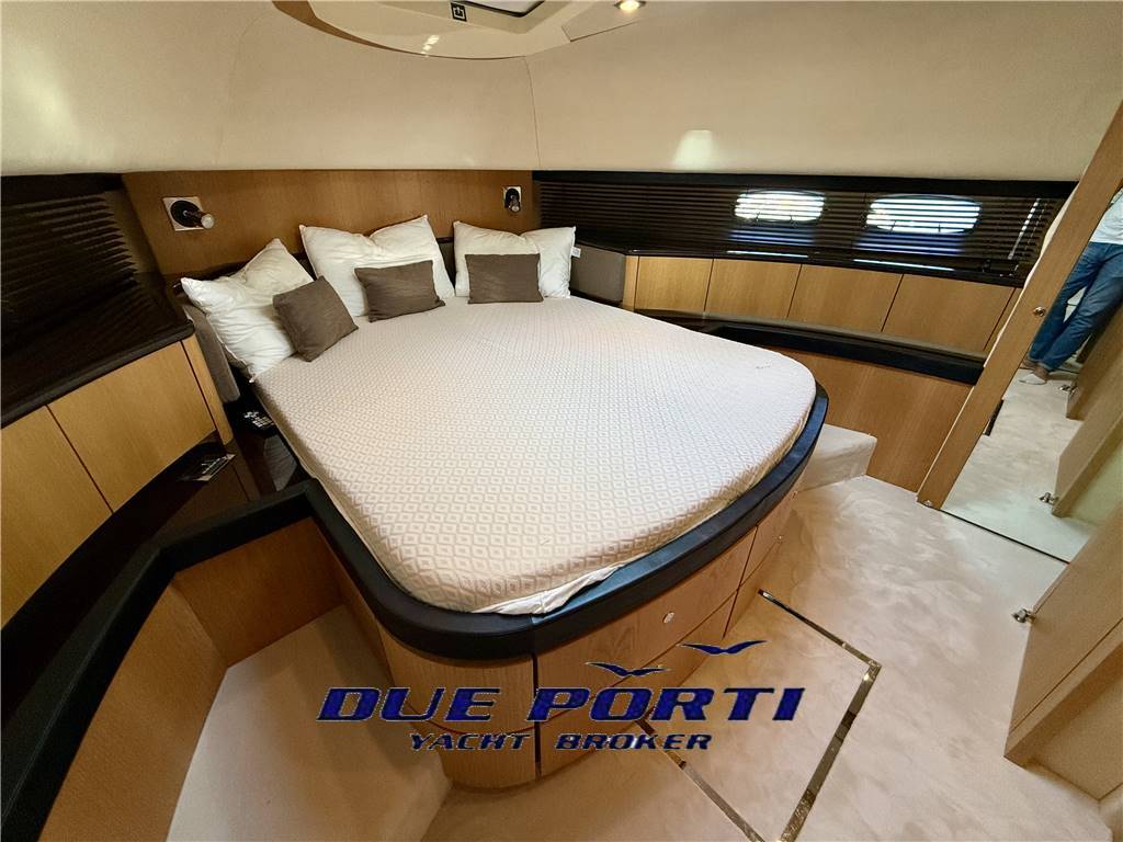 Fairline Squadron 70