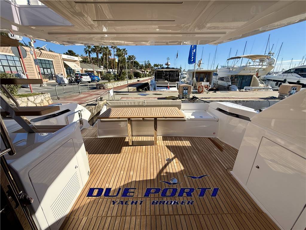 Ferretti 550