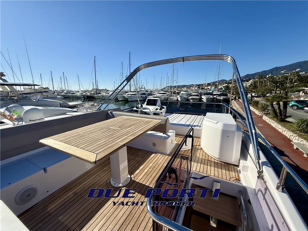 Ferretti 550