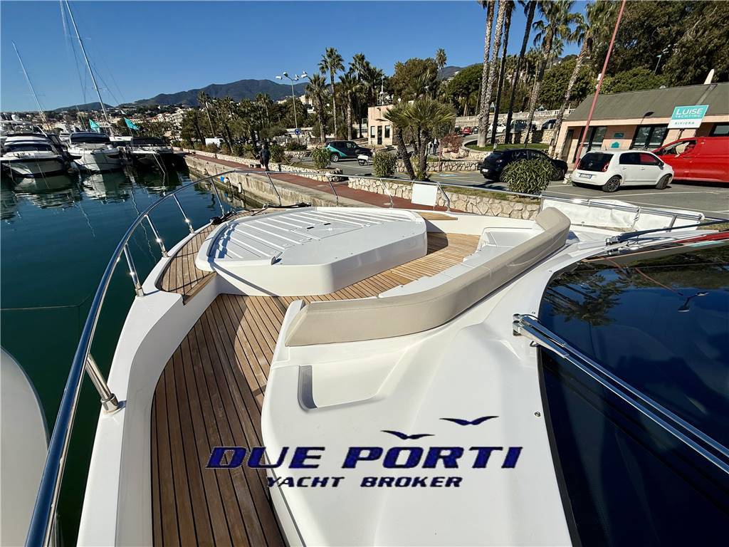 Ferretti 550
