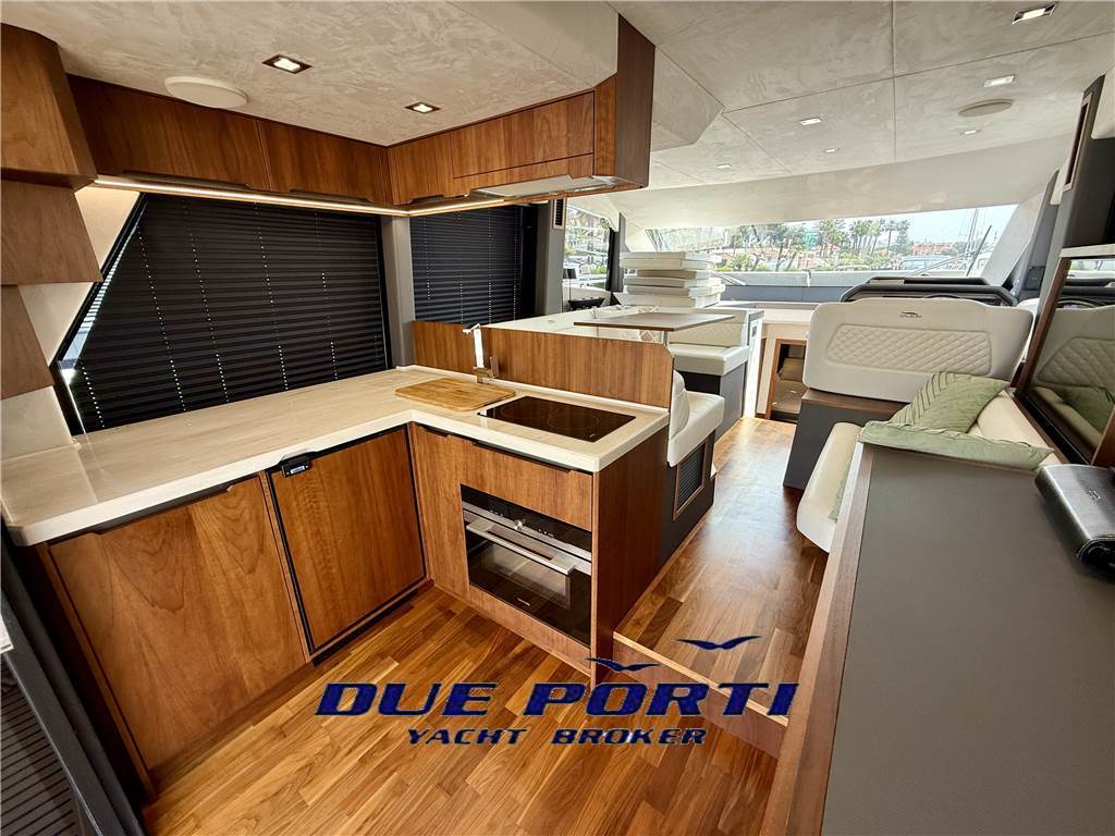 Galeon 460 fly