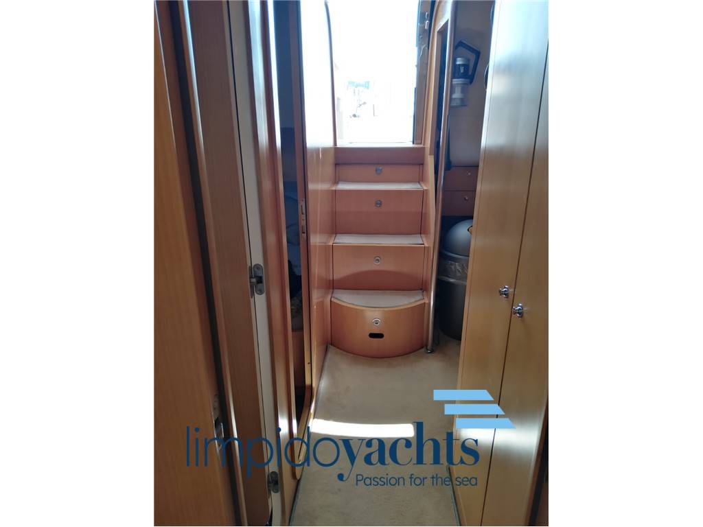 UNIESSE MARINE 48' ht