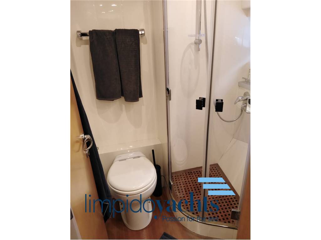 UNIESSE MARINE 48' ht