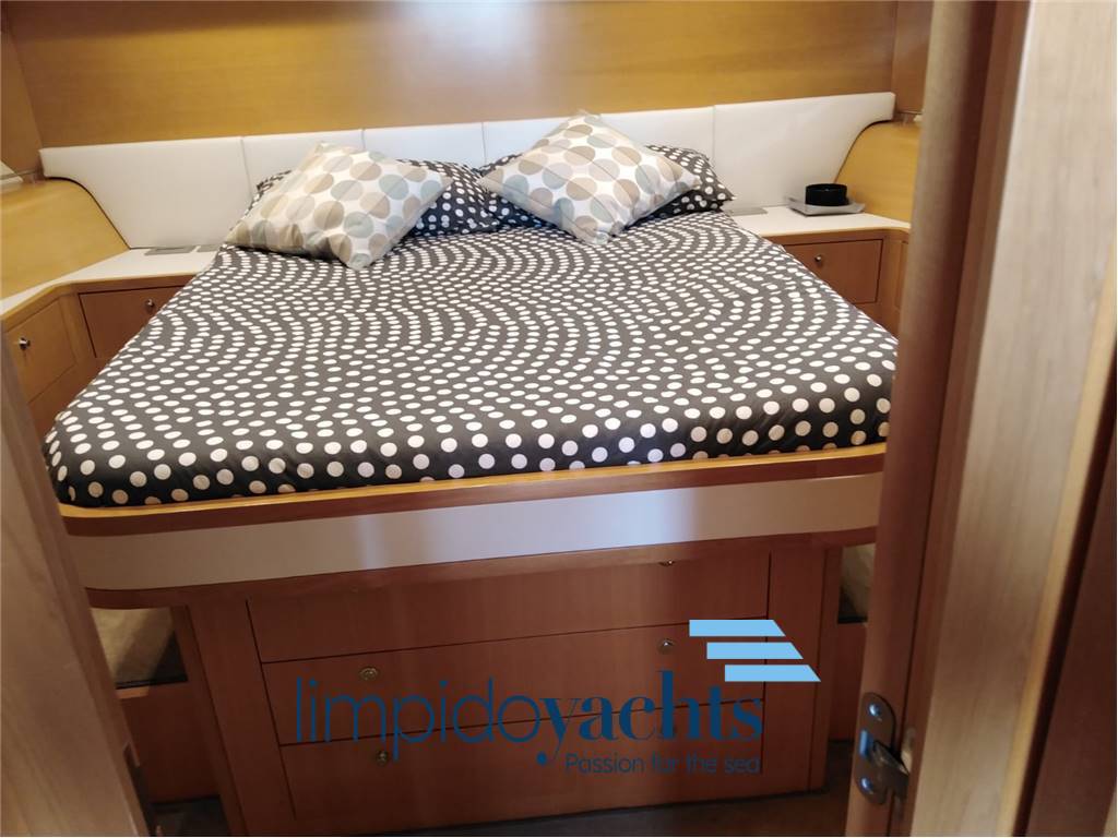 UNIESSE MARINE 48' ht