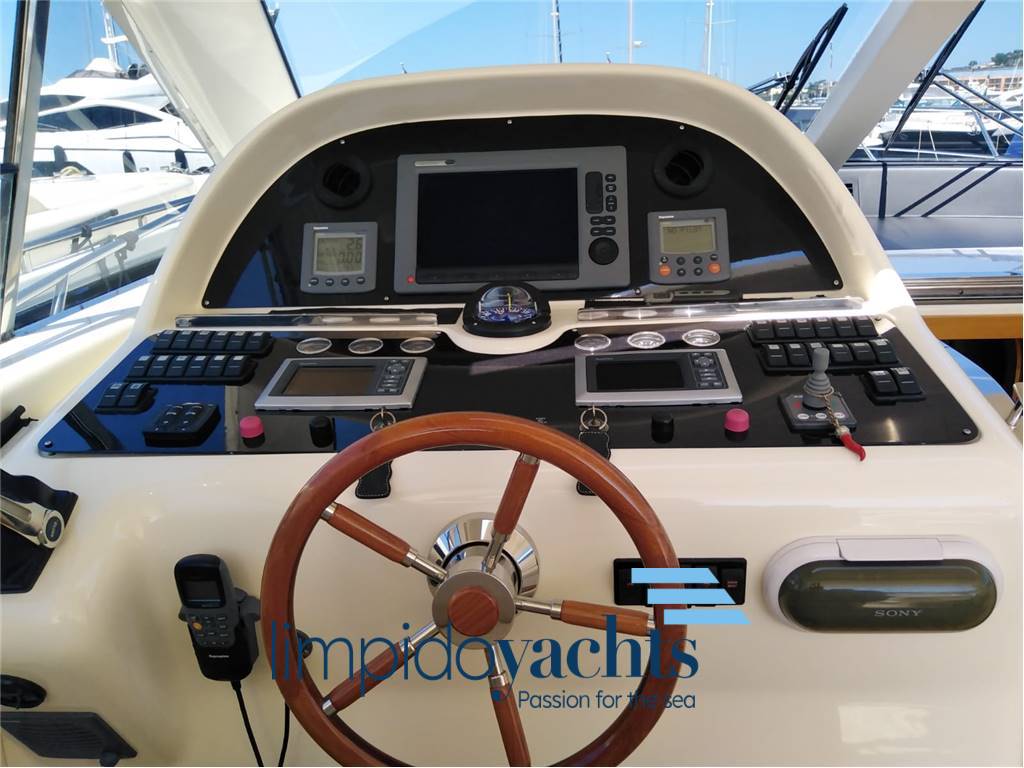 UNIESSE MARINE 48' ht