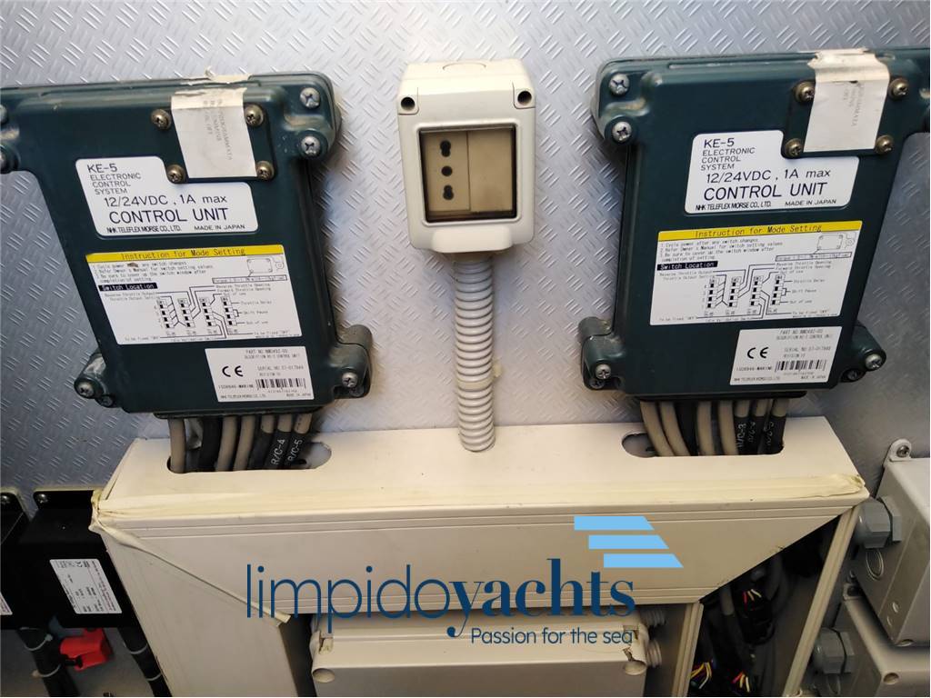 UNIESSE MARINE 48' ht