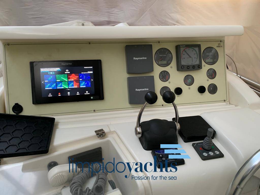 FERRETTI YACHTS 460