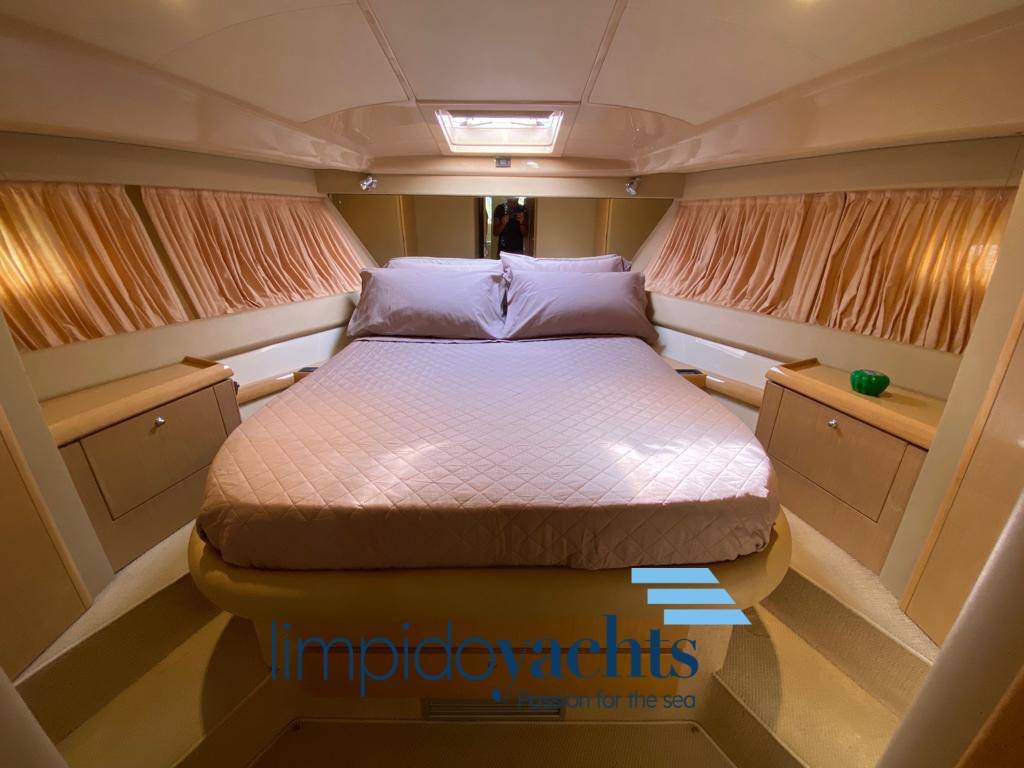 FERRETTI YACHTS 460