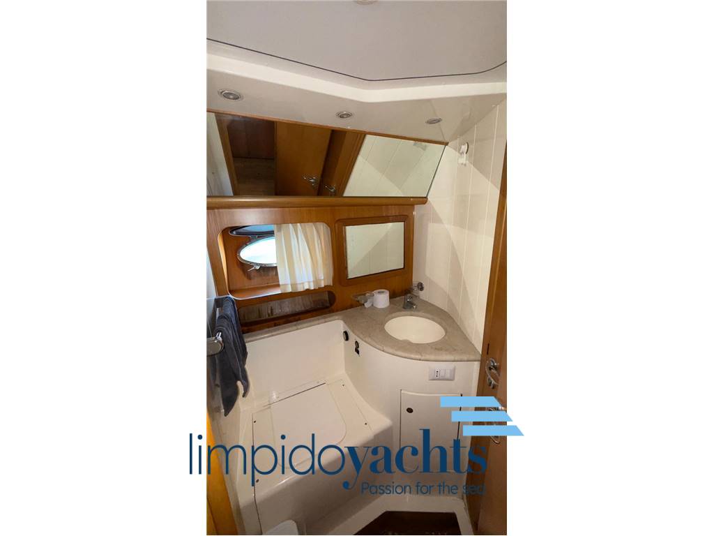 UNIESSE MARINE 42' ht