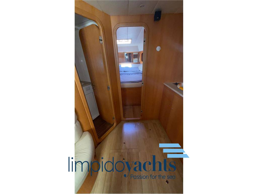 UNIESSE MARINE 42' ht