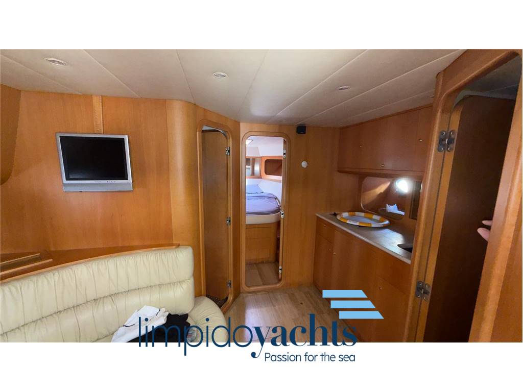 UNIESSE MARINE 42' ht