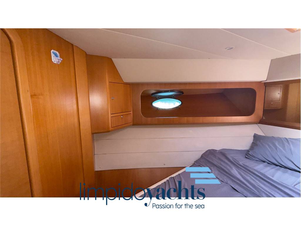 UNIESSE MARINE 42' ht
