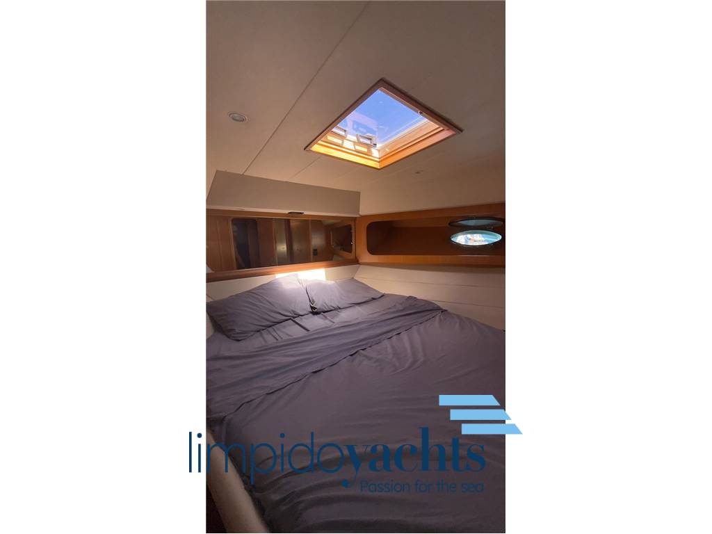 UNIESSE MARINE 42' ht