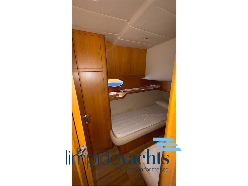 UNIESSE MARINE 42' ht