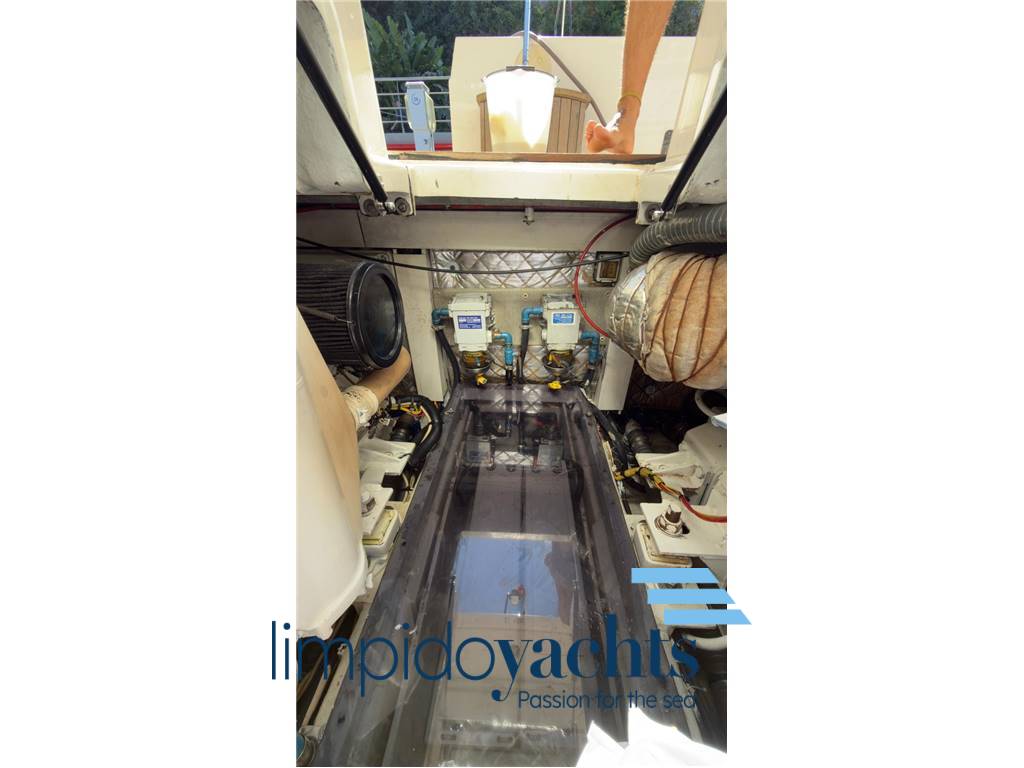 UNIESSE MARINE 42' ht