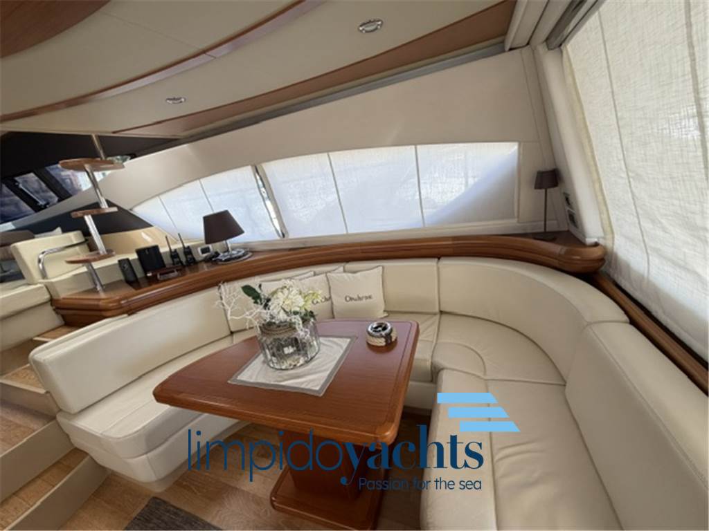FERRETTI YACHTS 551