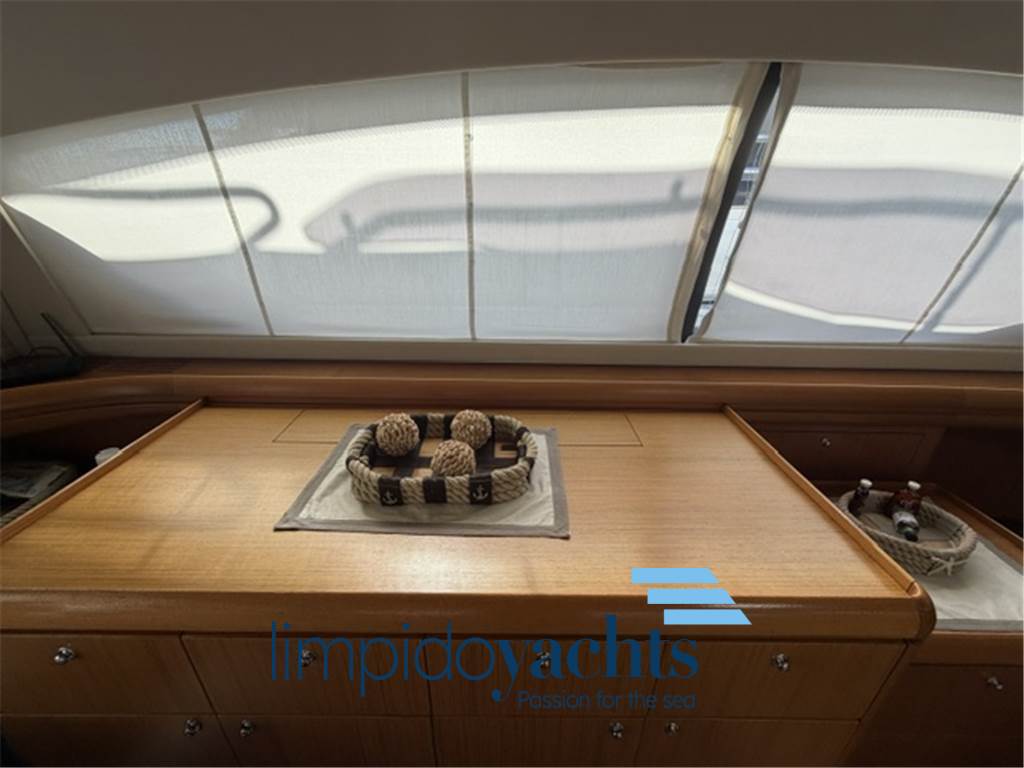 FERRETTI YACHTS 551