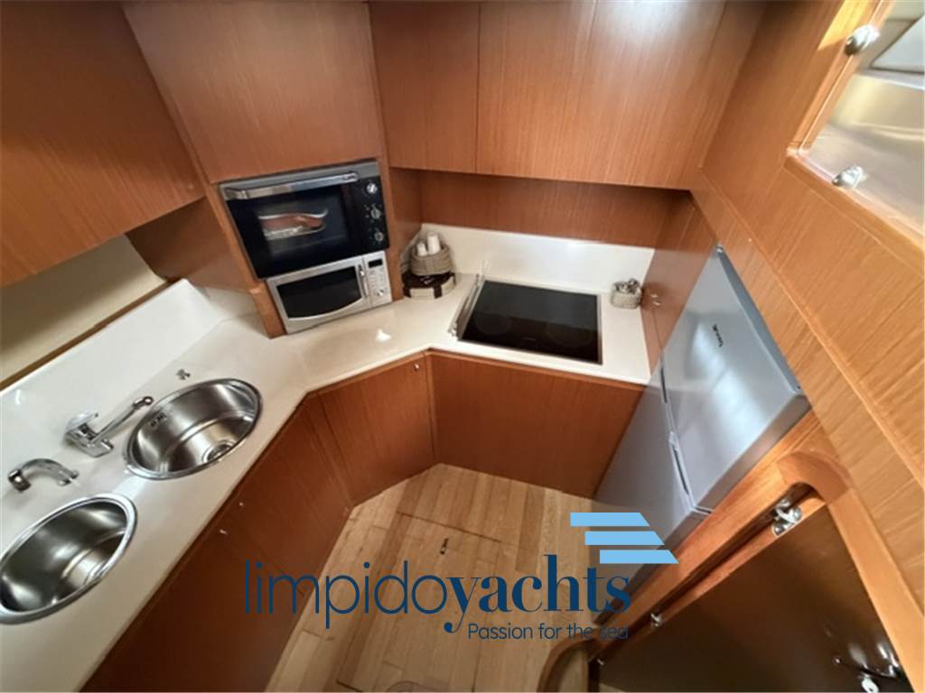 FERRETTI YACHTS 551