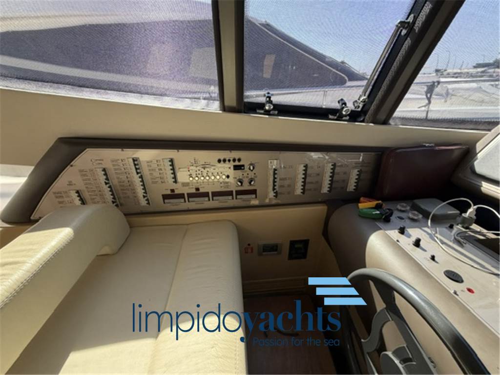 FERRETTI YACHTS 551