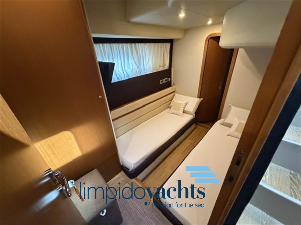 FERRETTI YACHTS 551