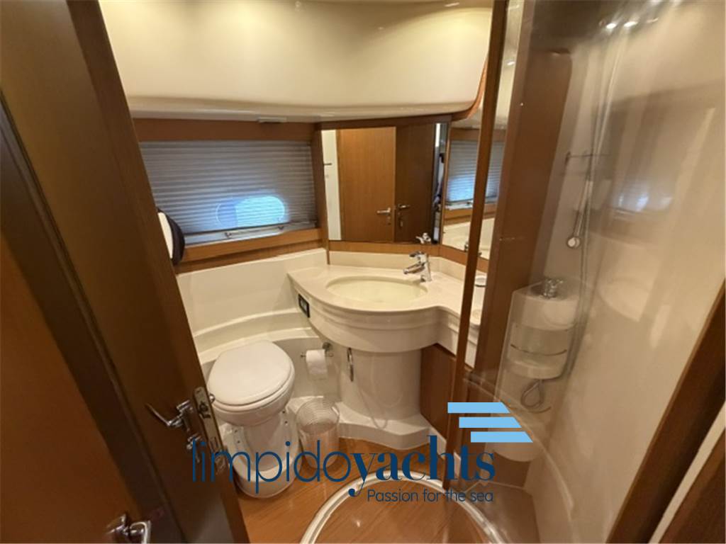 FERRETTI YACHTS 551