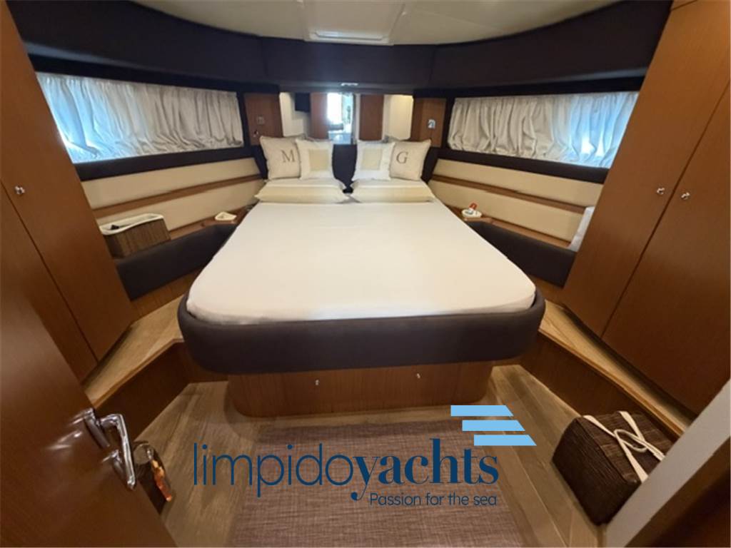 FERRETTI YACHTS 551