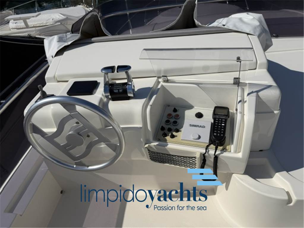 FERRETTI YACHTS 551