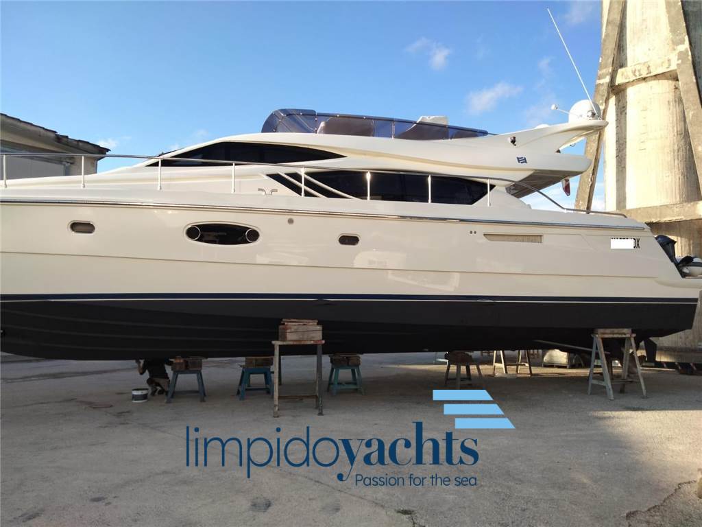 FERRETTI YACHTS 551