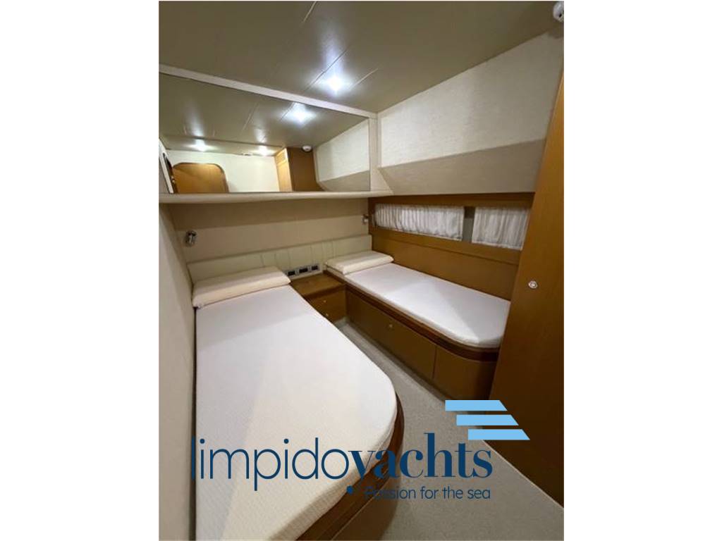 FERRETTI YACHTS 681