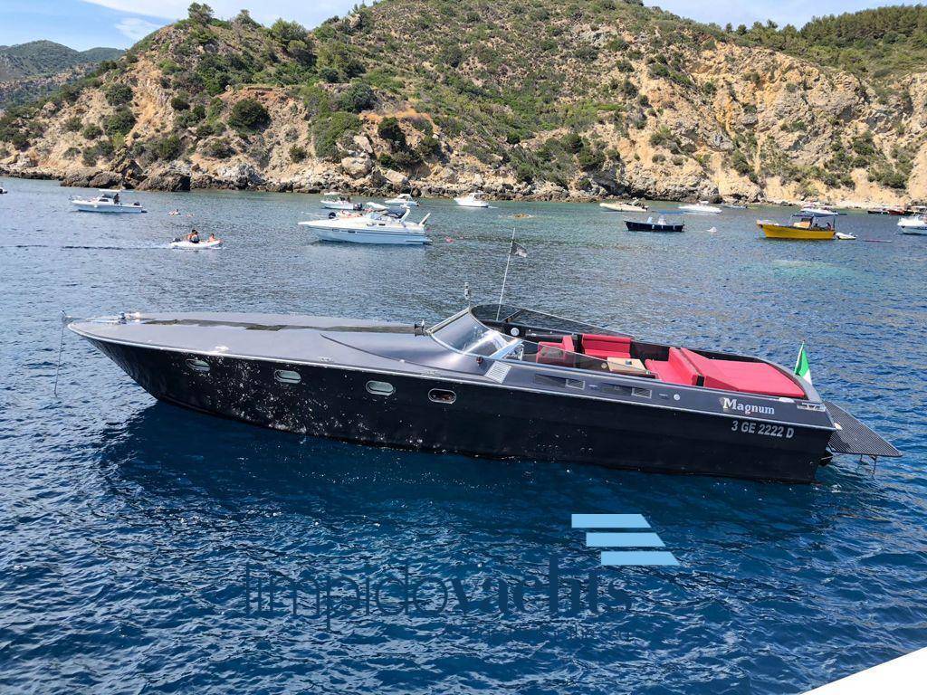 MAGNUM MARINE 53'