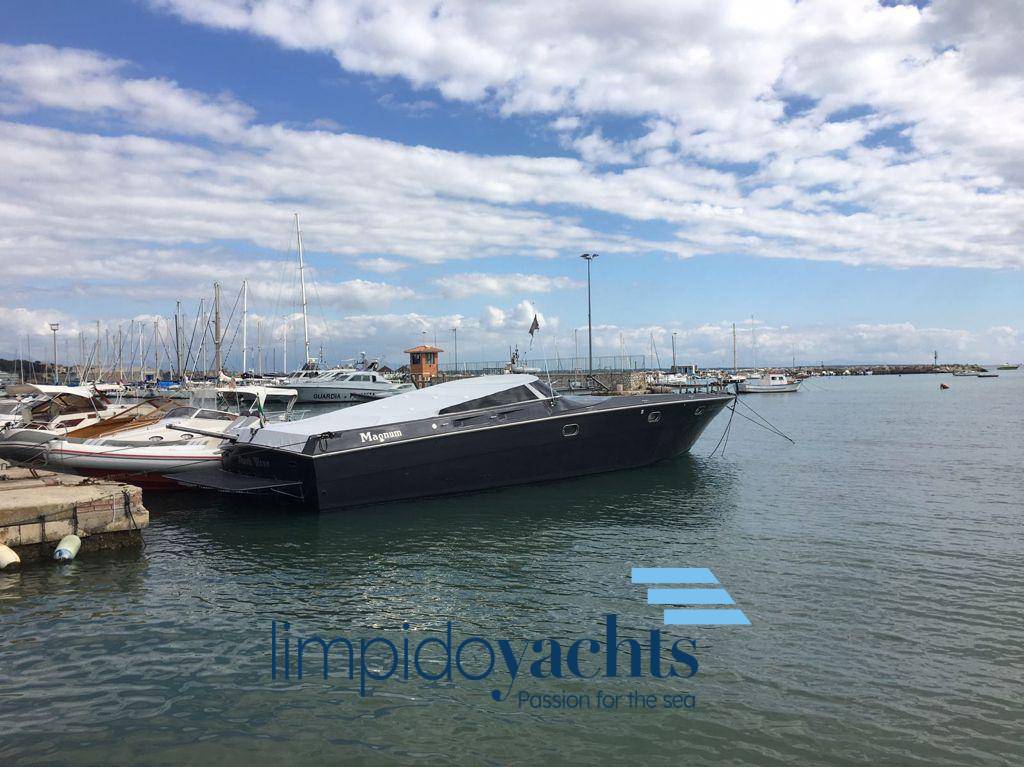 MAGNUM MARINE 53'