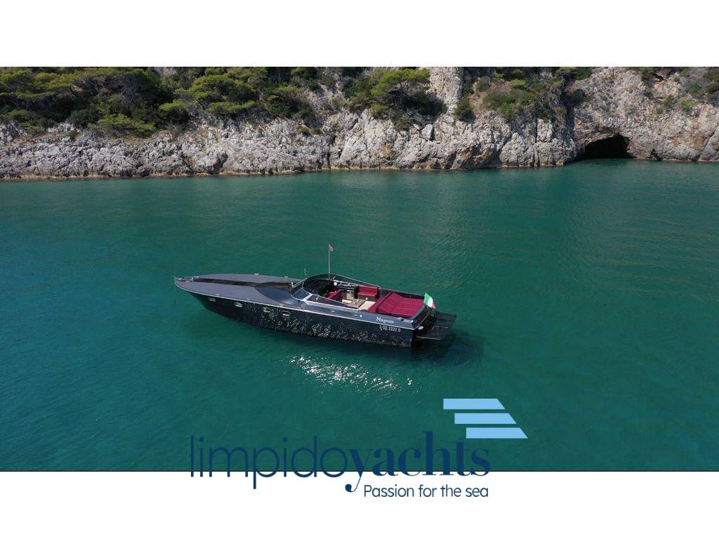 MAGNUM MARINE 53'