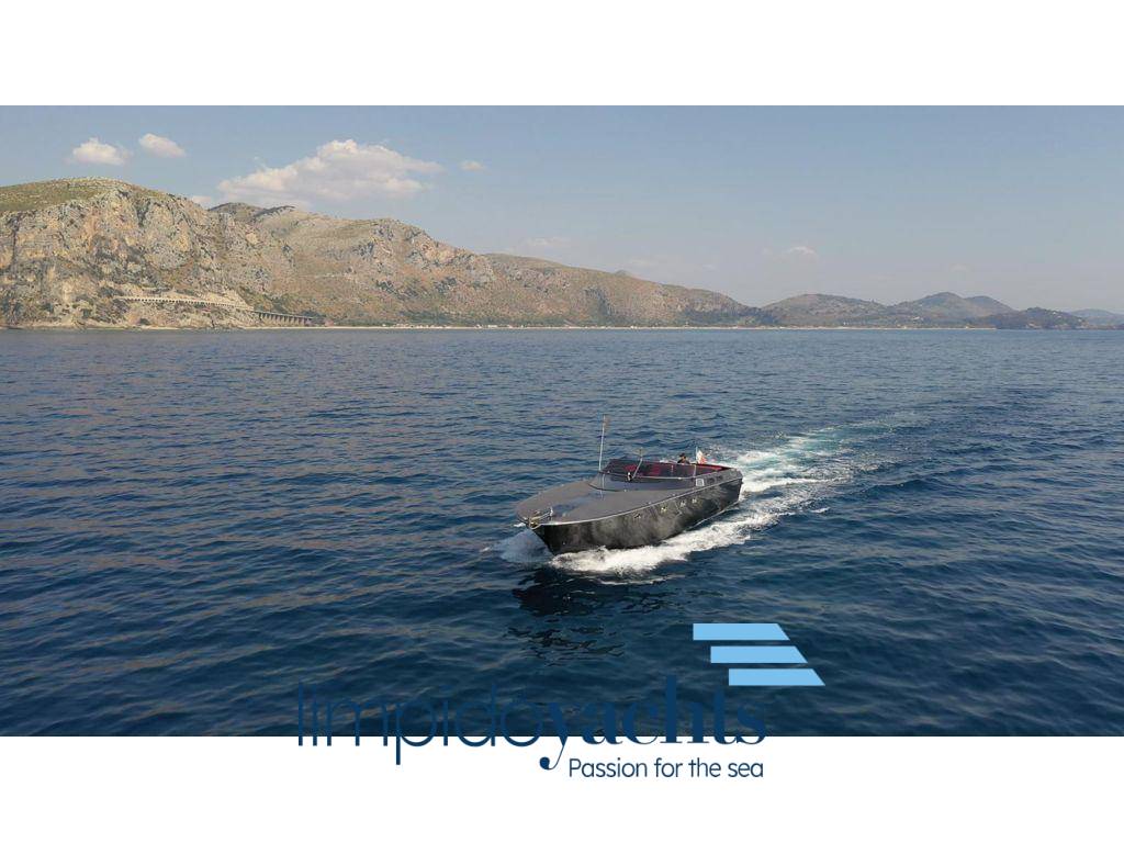 MAGNUM MARINE 53'