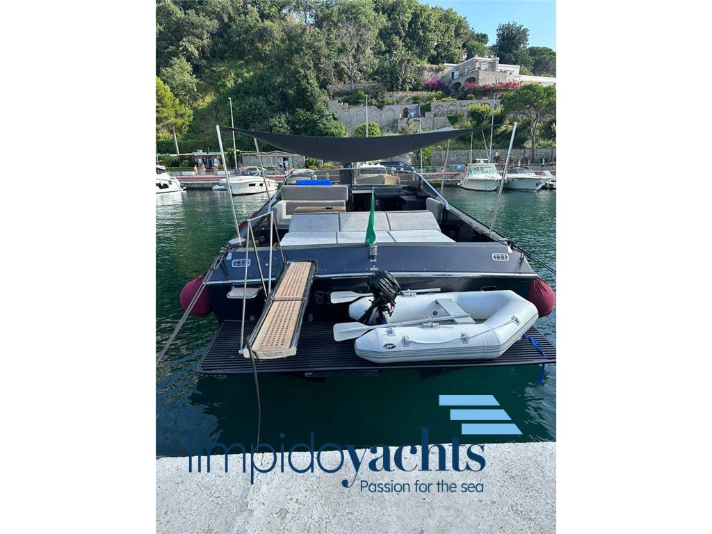 MAGNUM MARINE 53'