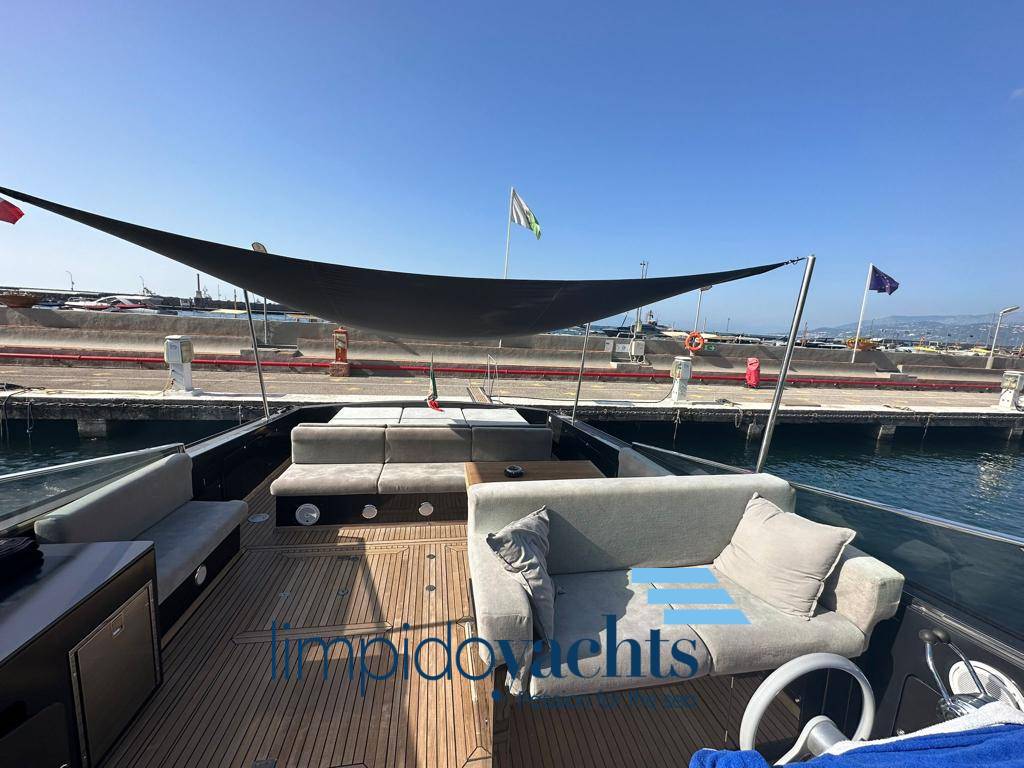 MAGNUM MARINE 53'