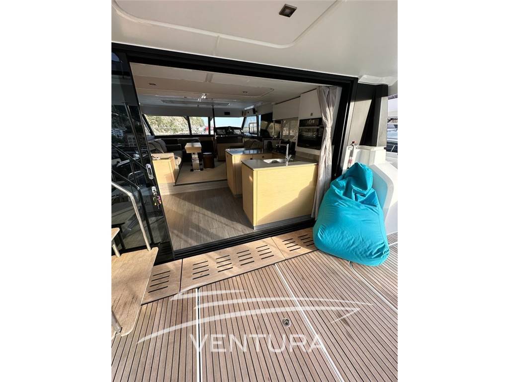 FOUNTAINE PAJOT MY 6